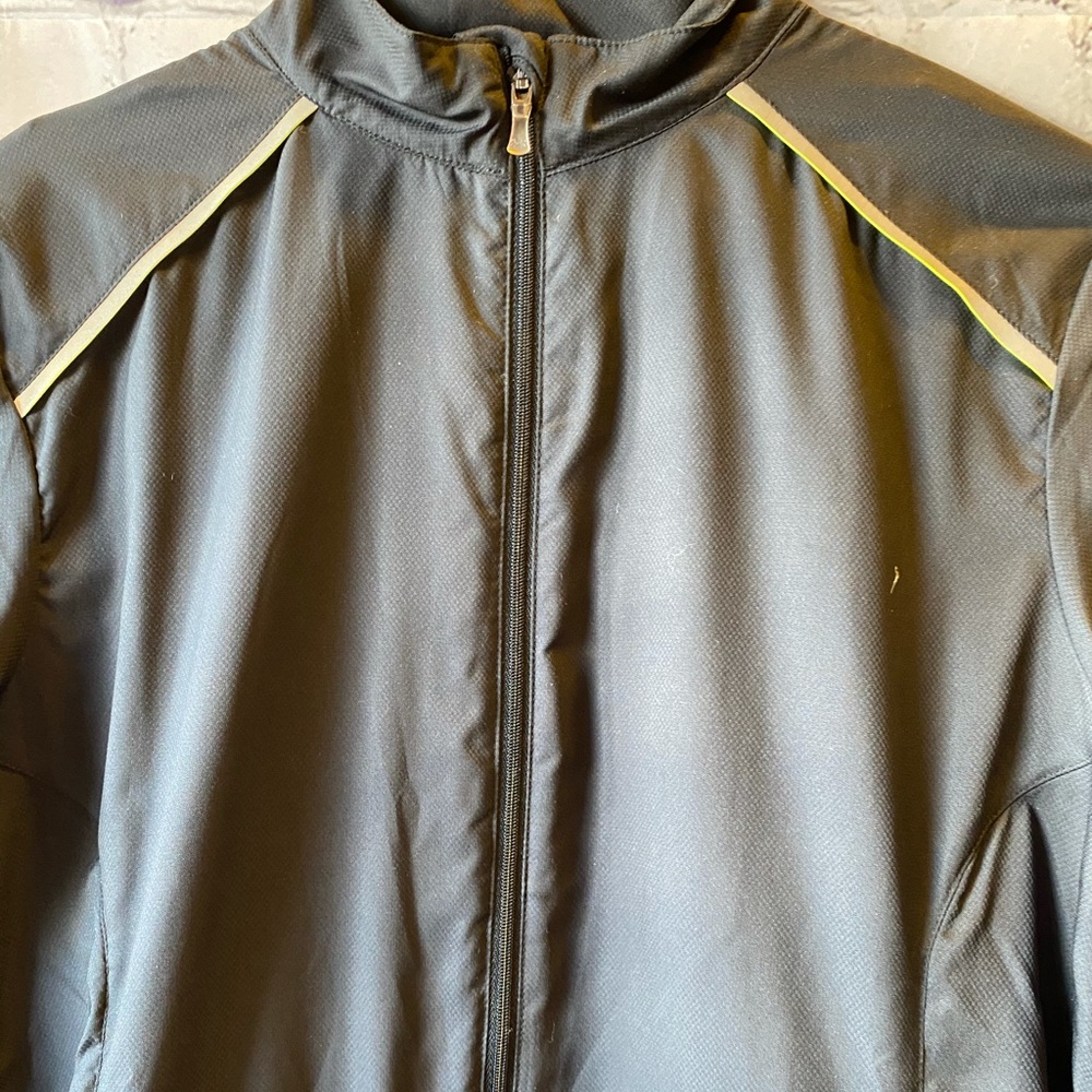 Under armour all season gear jacket size small